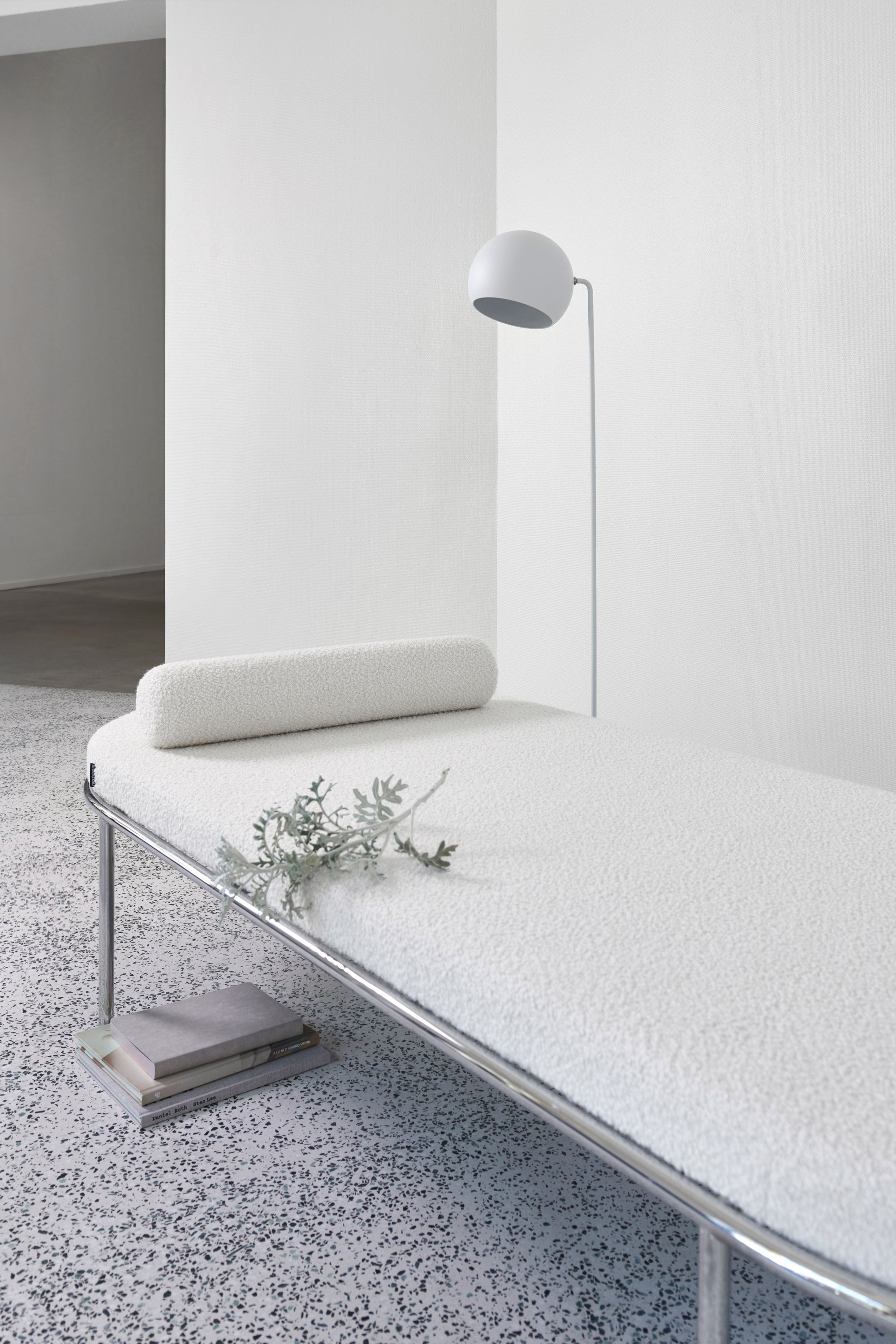 NYTA Tilt Globe Floor