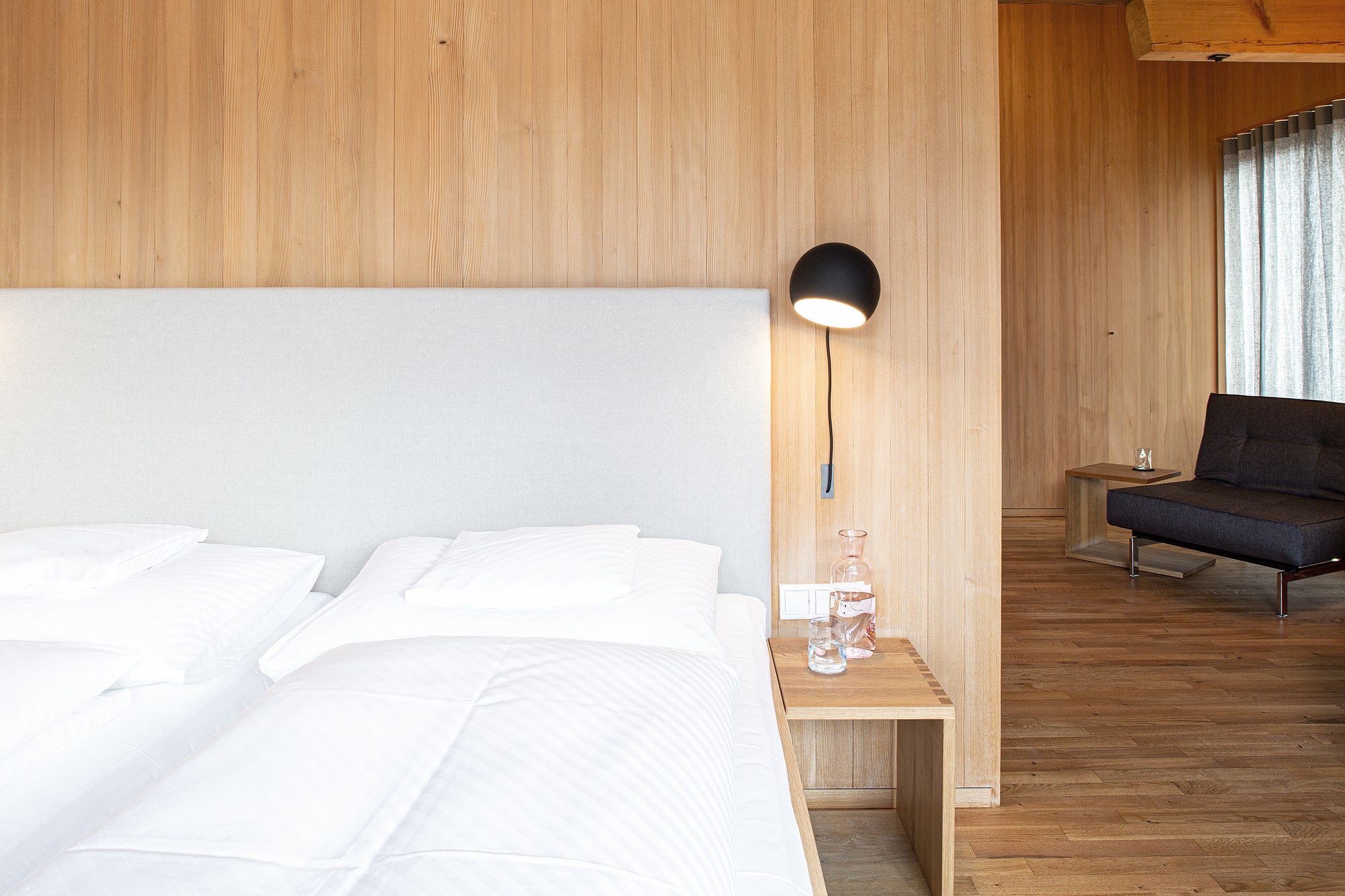 NYTA Tilt Globe Wall