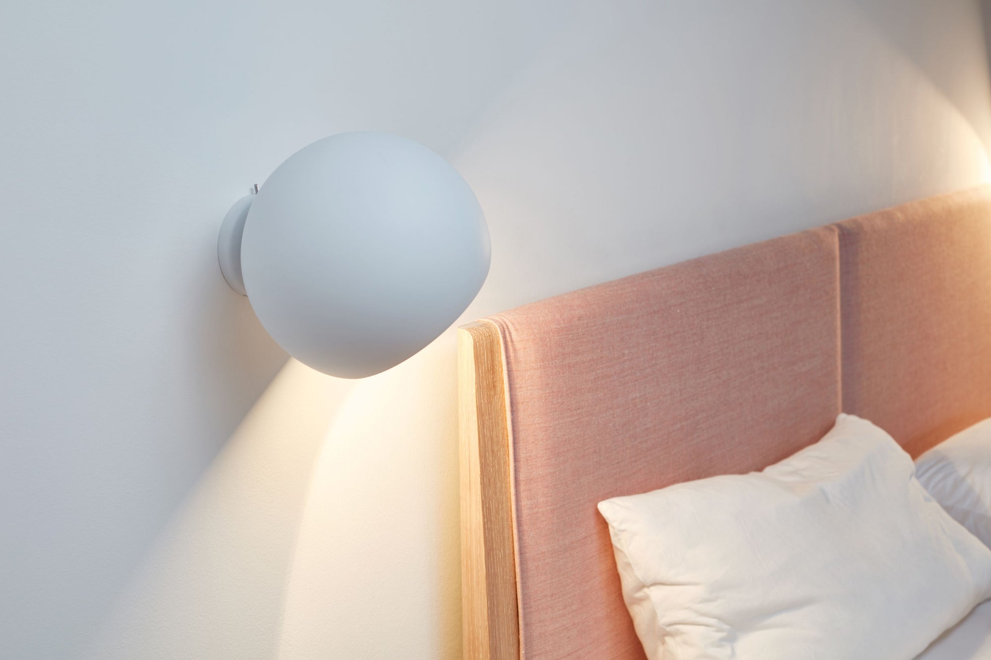 NYTA Tilt Globe Wall