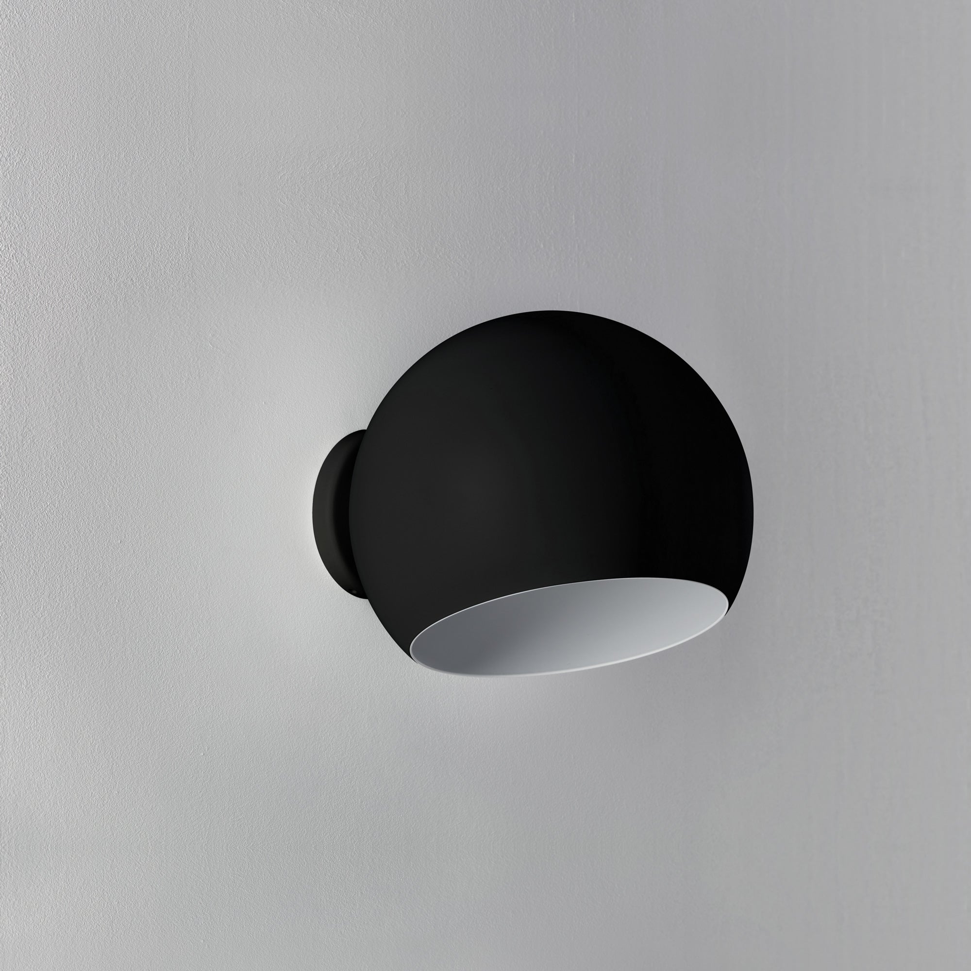 NYTA Tilt Globe Wall