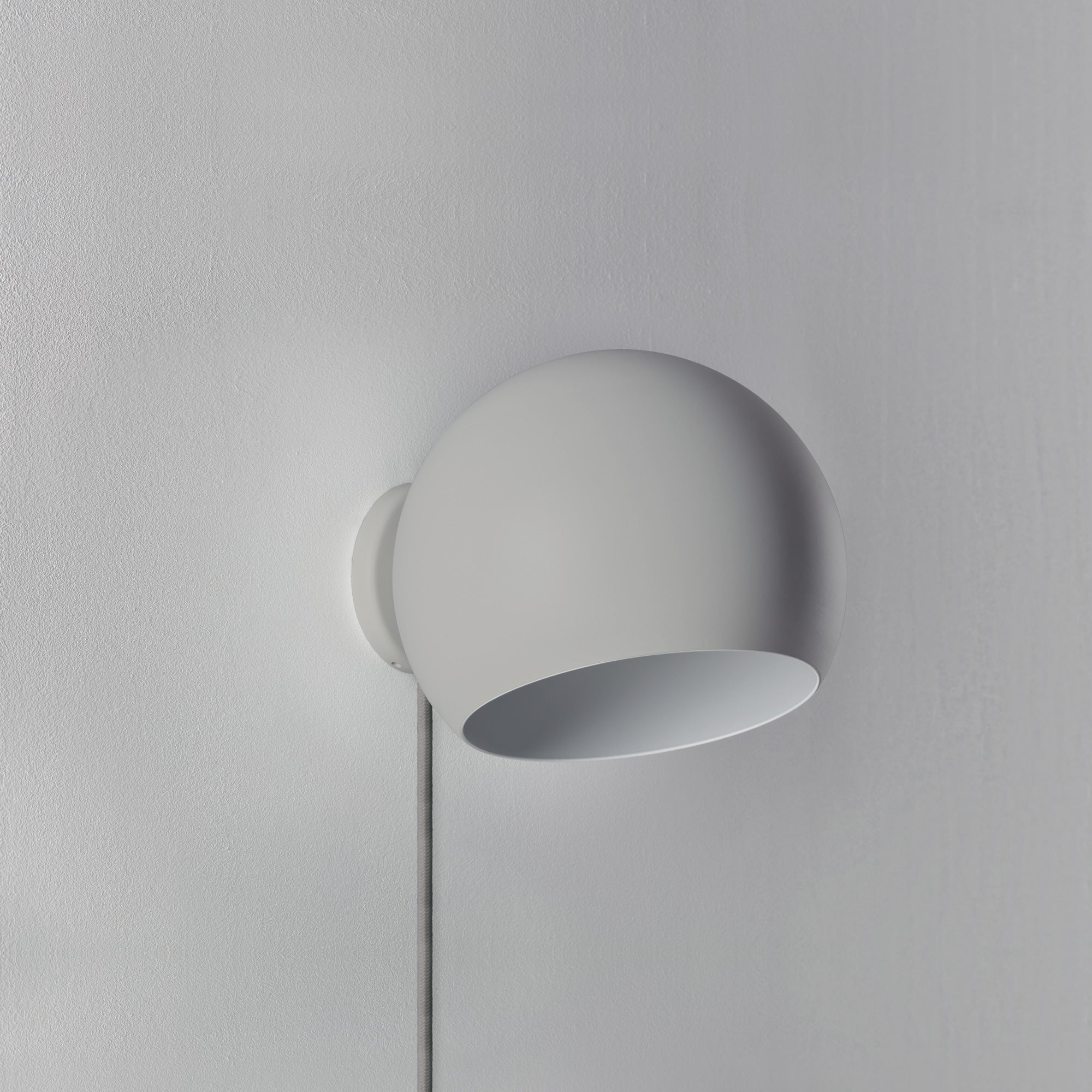 NYTA Tilt Globe Wall