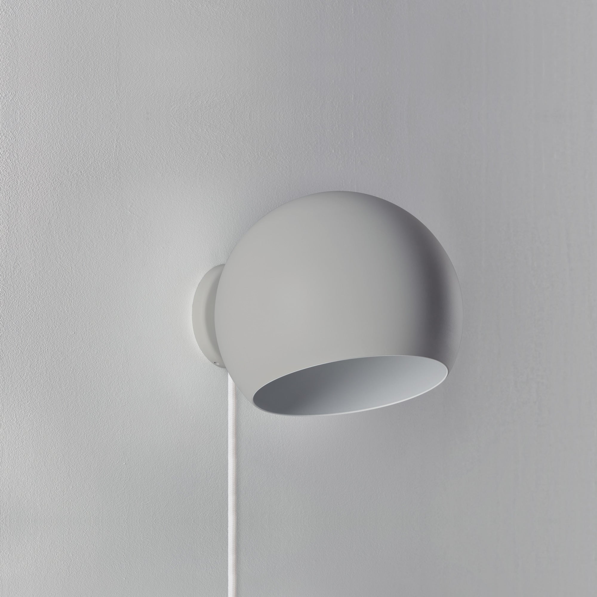 NYTA Tilt Globe Wall
