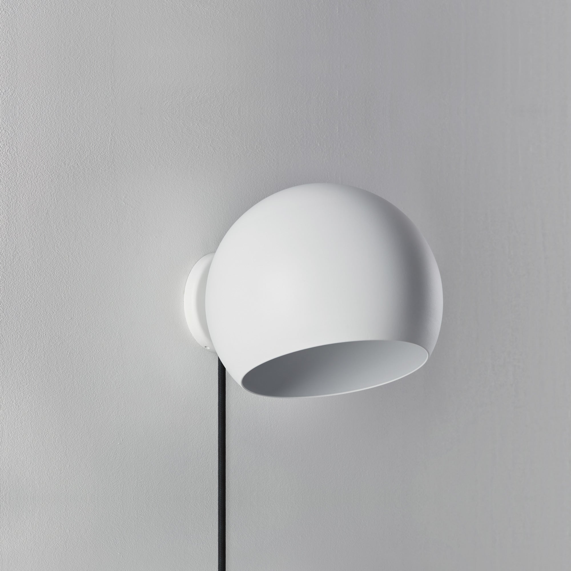NYTA Tilt Globe Wall