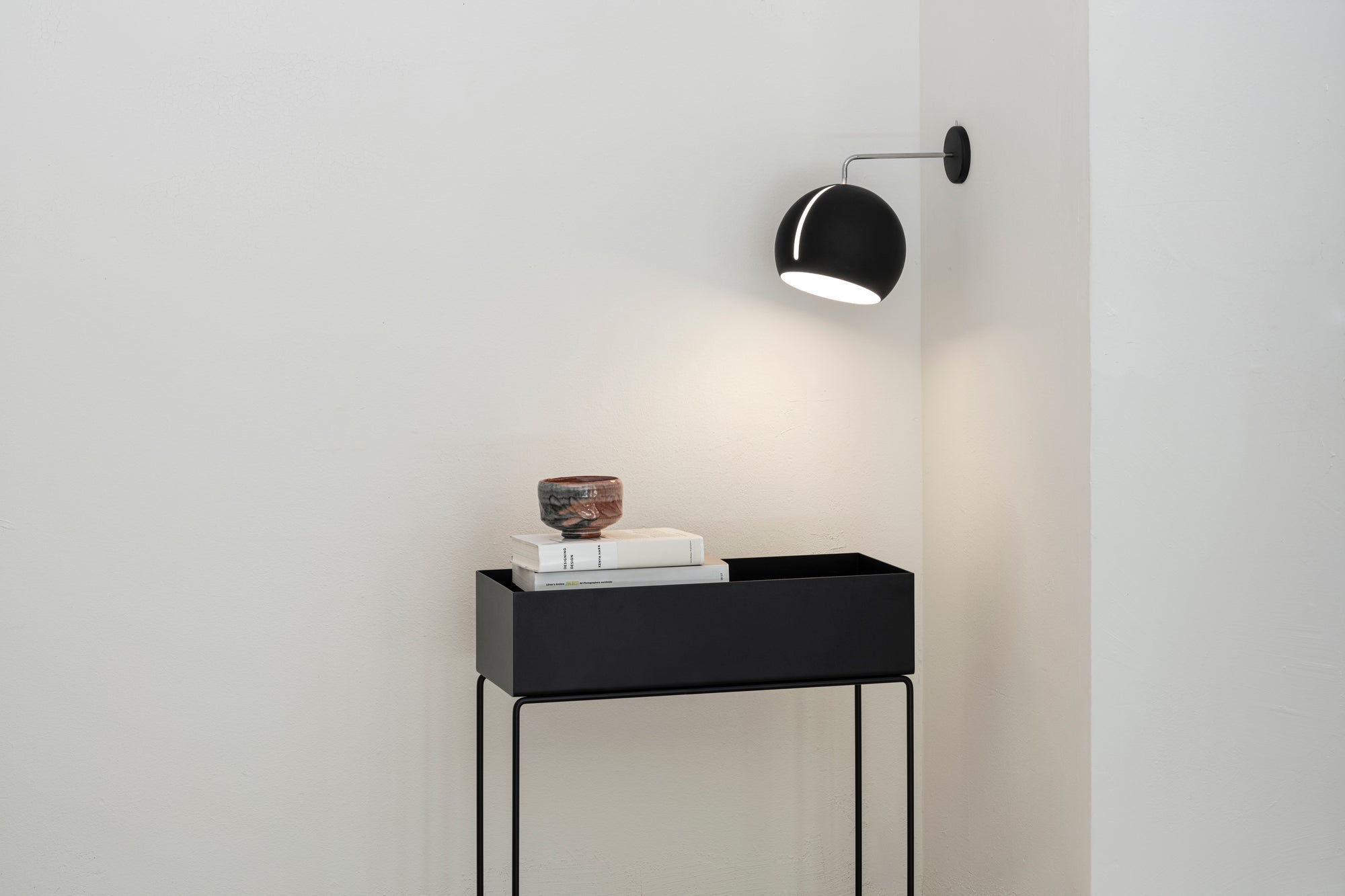 NYTA Tilt Globe Wall