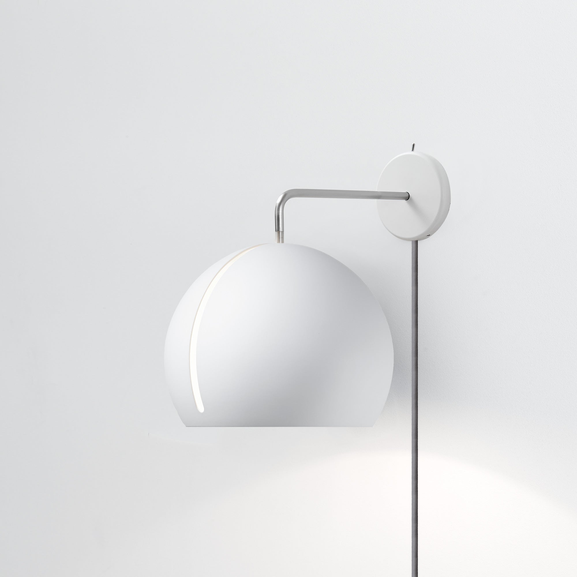 NYTA Tilt Globe Wall