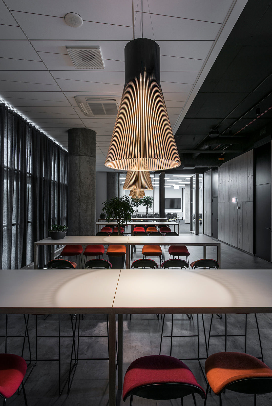 Western Union office. Vilnius, Lithuania.
Interior and project management by Lt.Project.
Photo by Leonas Garbaciauskas.